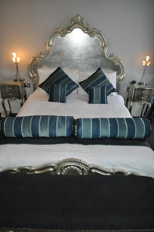 Honeymoon Suite,421900542:JPEG